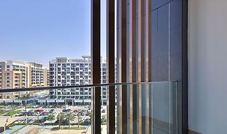 Modern Elegance Studio in Azizi Riviera