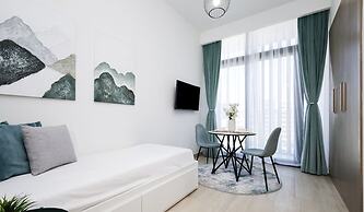 Modern Elegance Studio in Azizi Riviera