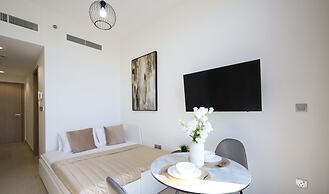 Modern Elegance Studio in Azizi Riviera