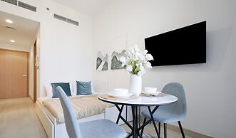 Modern Elegance Studio in Azizi Riviera