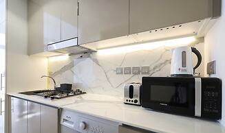 Modern Elegance Studio in Azizi Riviera