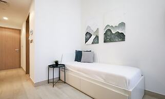 Modern Elegance Studio in Azizi Riviera