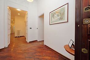 Giuliana Giant Apartment