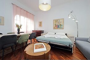 Giuliana Giant Apartment
