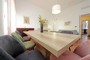 Giuliana Giant Apartment