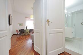 Giuliana Giant Apartment