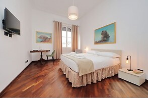 Giuliana Giant Apartment