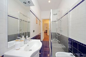 Giuliana Giant Apartment