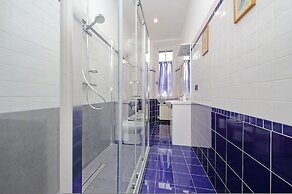 Giuliana Giant Apartment