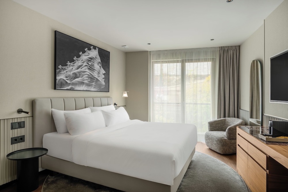 Leon Hotel & Lounge