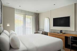 Leon Hotel & Lounge