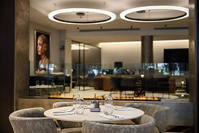 Leon Hotel & Lounge