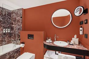 Leon Hotel & Lounge