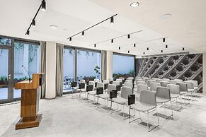Leon Hotel & Lounge