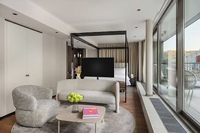 Leon Hotel & Lounge