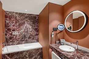 Leon Hotel & Lounge