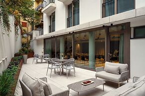 Leon Hotel & Lounge