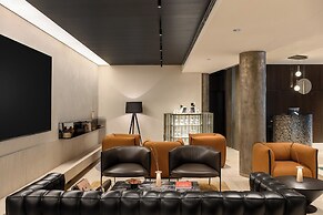 Leon Hotel & Lounge