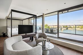 Leon Hotel & Lounge