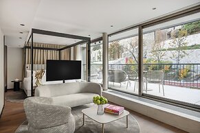 Leon Hotel & Lounge