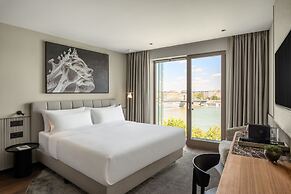 Leon Hotel & Lounge