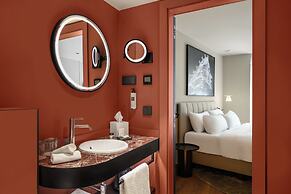 Leon Hotel & Lounge