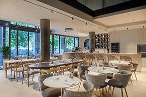 Leon Hotel & Lounge