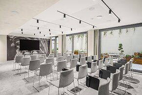 Leon Hotel & Lounge