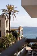 Kastella Waves Chic 2-bedroom Getaway w sea View