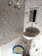 Hotel Shiva & is