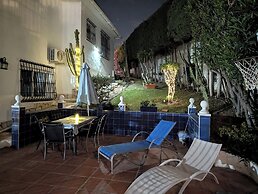2 Bed Villa - Sleeps 5 - Private Pool & Garden