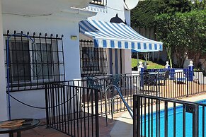 2 Bed Villa - Sleeps 5 - Private Pool & Garden