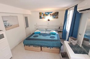 2 Bed Villa - Sleeps 5 - Private Pool & Garden