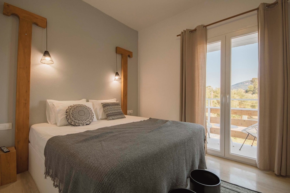 BOHOTEL Messonghi - Designer's Hotel