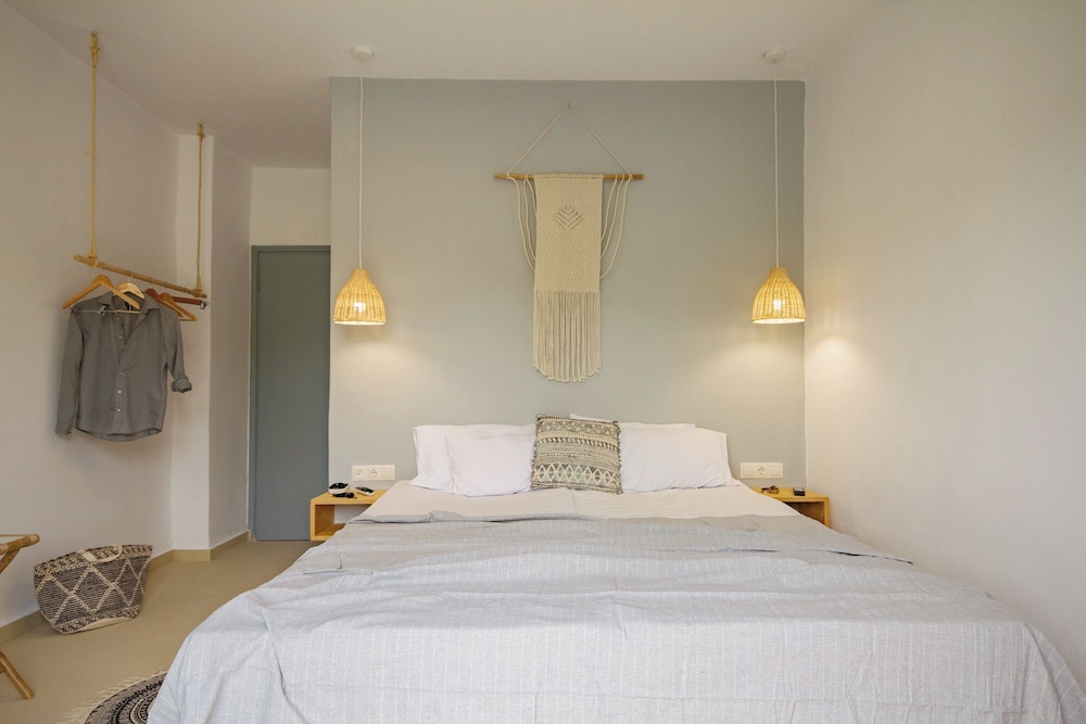 BOHOTEL Messonghi - Designer's Hotel