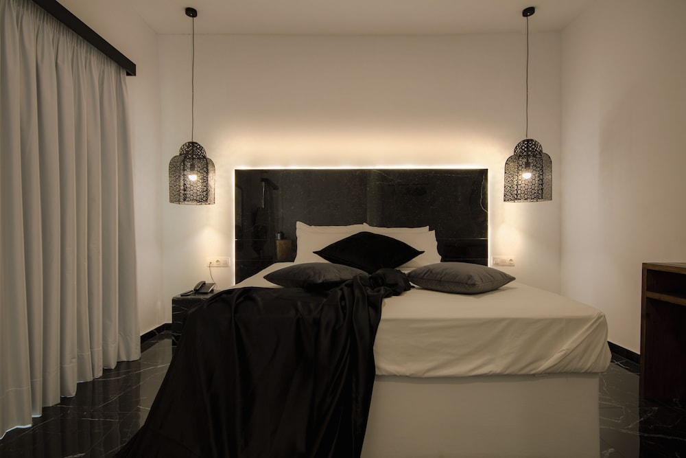 BOHOTEL Messonghi - Designer's Hotel