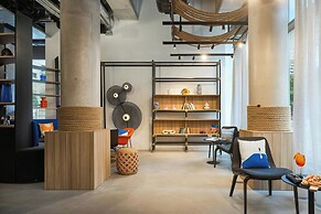 Moxy Nice