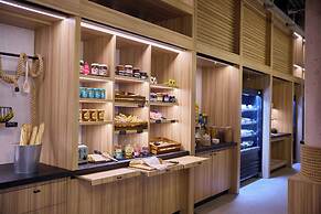 Moxy Nice