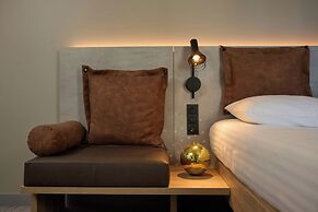 Moxy Nice