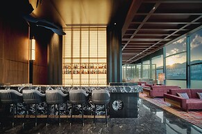 Hualuxe Chongqing Wushan by IHG