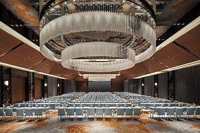 Hualuxe Chongqing Wushan by IHG