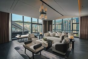 Hualuxe Chongqing Wushan by IHG