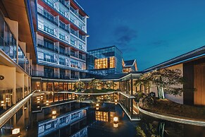 Hualuxe Chongqing Wushan by IHG
