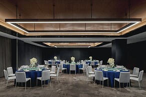 Hualuxe Chongqing Wushan by IHG