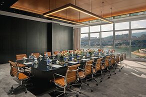Hualuxe Chongqing Wushan by IHG