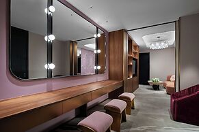 Hualuxe Chongqing Wushan by IHG