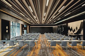 Hualuxe Chongqing Wushan by IHG