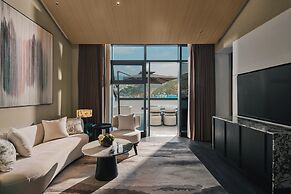 Hualuxe Chongqing Wushan by IHG