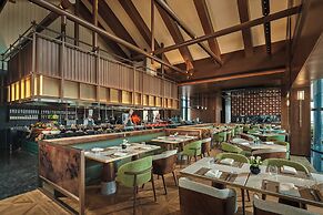 Hualuxe Chongqing Wushan by IHG