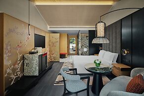 Hualuxe Chongqing Wushan by IHG